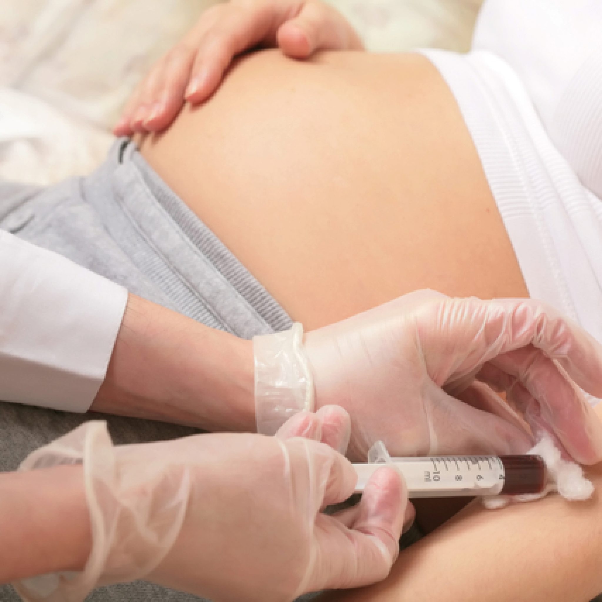 Родовые кровотечения. Исследование беременных. Обезболивание родов. Введение про беременность и роды. Внутривенный укол беременной.